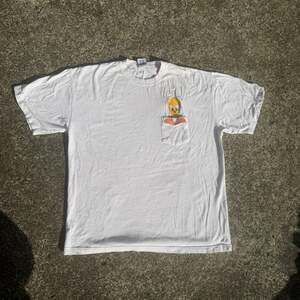 Size Medium 1999 Looney Tunes Embroidered Pocket Tweety Bird T-shirt